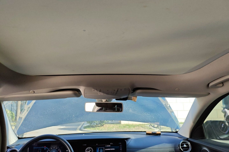 奔驰E级 2019款 E 300 L 运动时尚型局部细节22