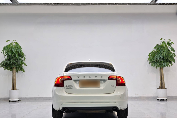 沃尔沃S60 2018款 S60L T3 智进版车身外观6004