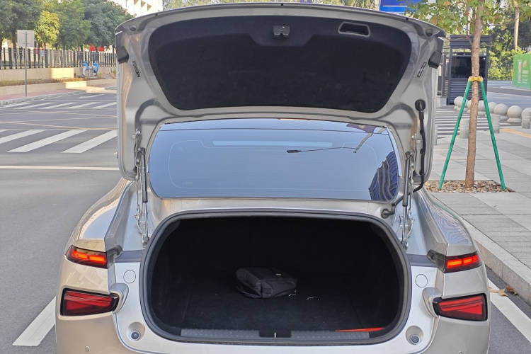 小鹏P7 2022款 670N+局部细节23