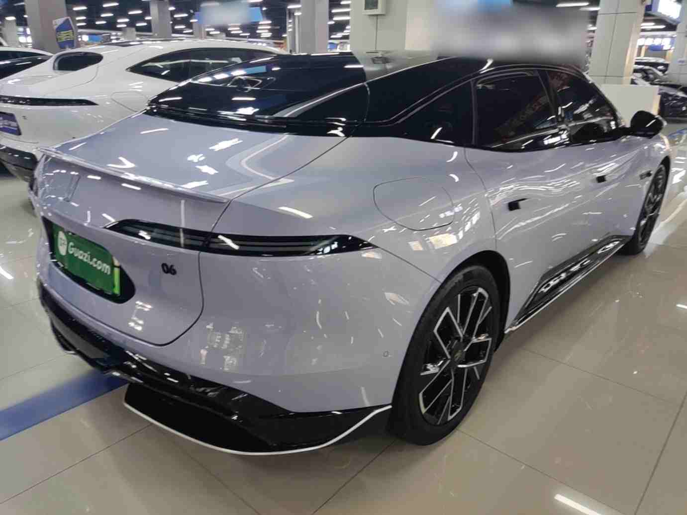 车辆右后45度外观展示