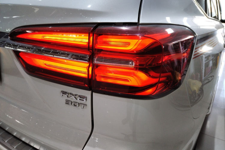 荣威RX8 2019款 30T 两驱超群旗舰版车身外观9