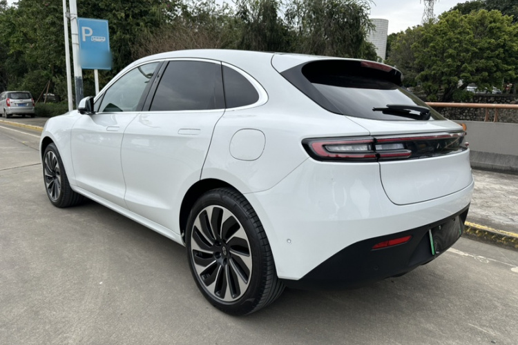 鸿蒙智行 问界M5 2022款 增程四驱至臻版车身外观6004