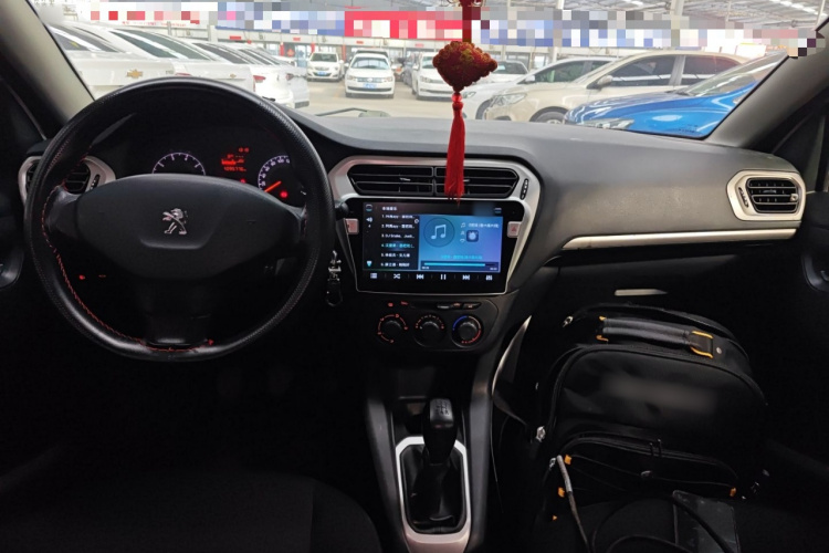 标致301 2016款 1.6L 手动舒适版中控内饰12