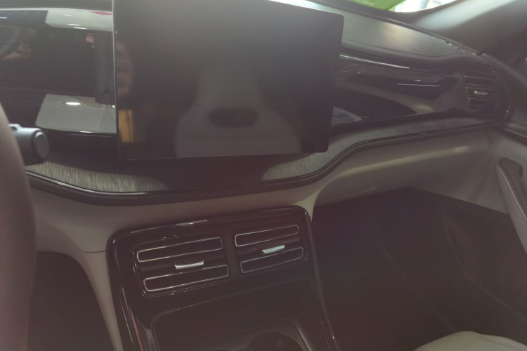 比亚迪 秦PLUS 2024款 荣耀版 DM-i 55KM领先型局部细节16