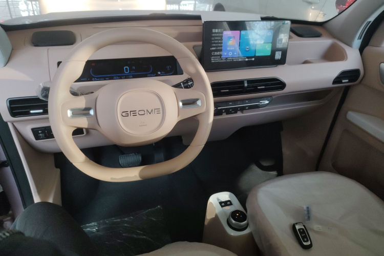 吉利银河 2024款 熊猫mini 200km 耐力熊中控内饰12