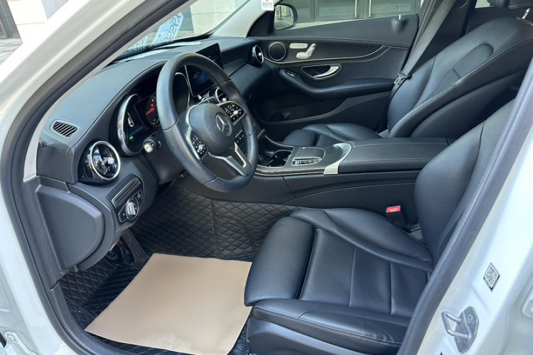 奔驰C级 2019款 C 260 L 运动版中控内饰7001