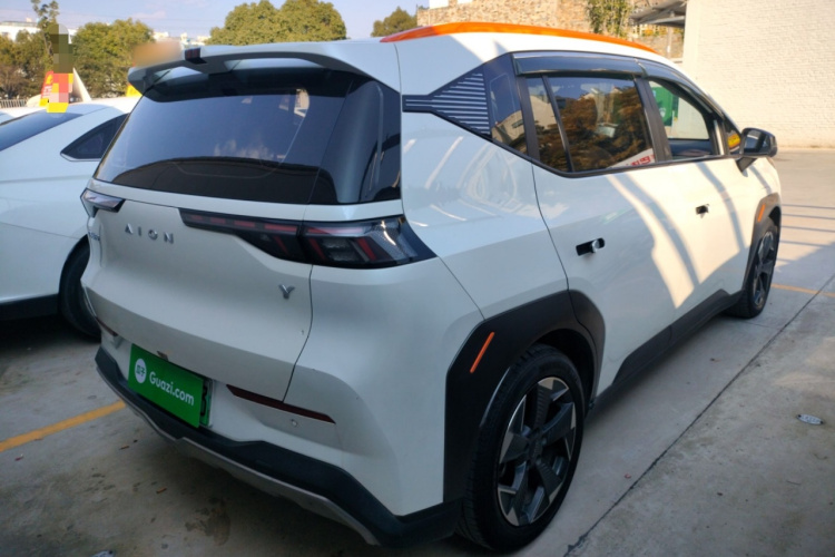 埃安 AION Y 2022款 70 智领版 磷酸铁锂车身外观7