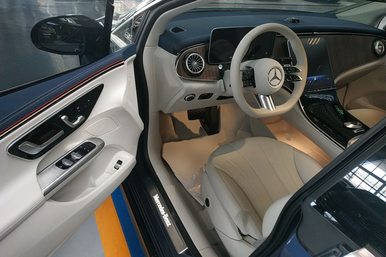 奔驰EQE 2025款 500 4MATIC 先锋版中控内饰20