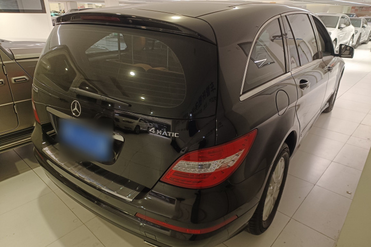 奔驰R级 2014款 R 320 4MATIC 商务型车身外观7
