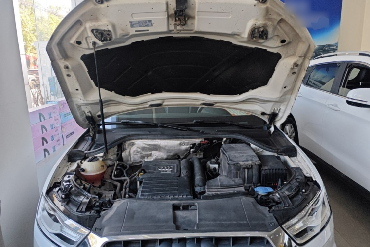 奥迪Q3 2017款 30 TFSI 时尚型机舱底盘24