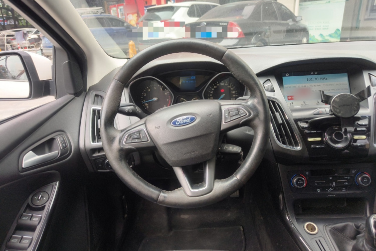 福特 福克斯 2017款 三厢 1.6L 手动风尚型智行版中控内饰13