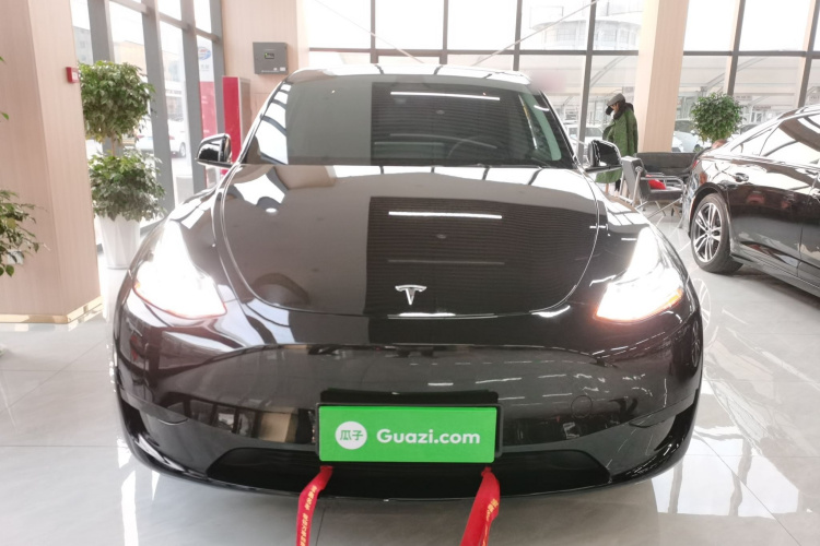 特斯拉 Model Y 2024款 后轮驱动版车身外观2