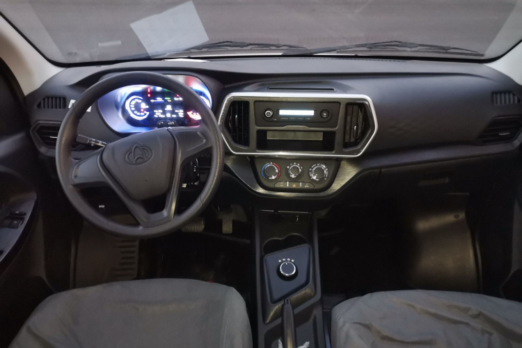 长安凯程 长安睿行EM80 2025款 客运版 舒适型 6座 300km 对开门中控内饰12