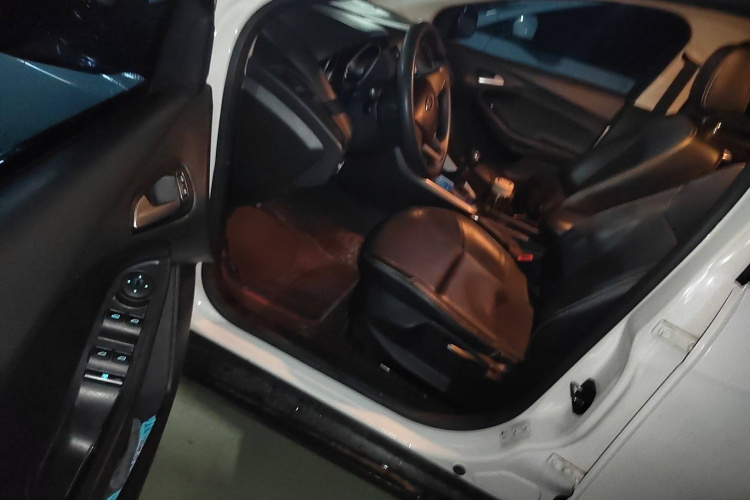 福特 福克斯 2017款 两厢 1.6L 手动舒适型智行版中控内饰7003