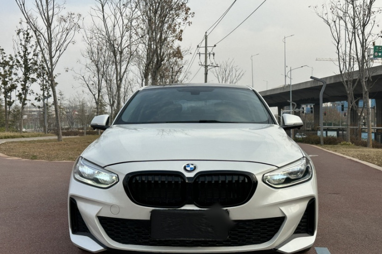 宝马1系 2021款 120i M运动版车身外观6006