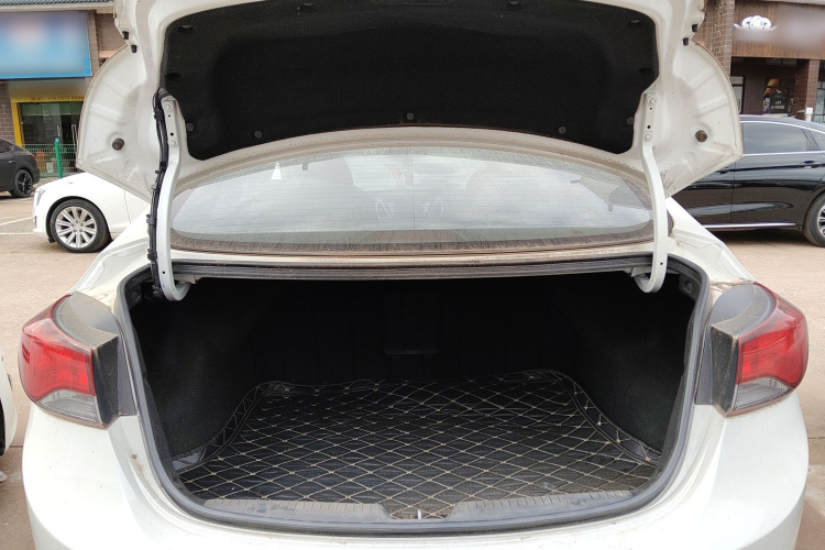 现代 朗动 2016款 1.6L 自动尊贵型局部细节23