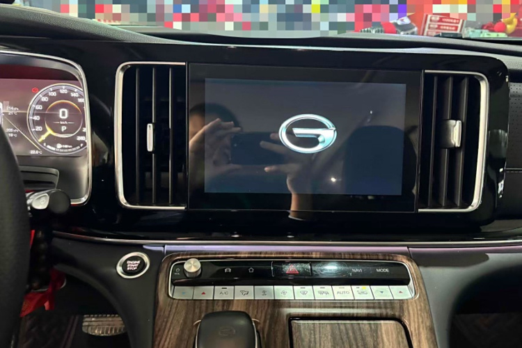 广汽传祺 传祺M8 2021款 大师系列 390T 至尊版中控内饰7002