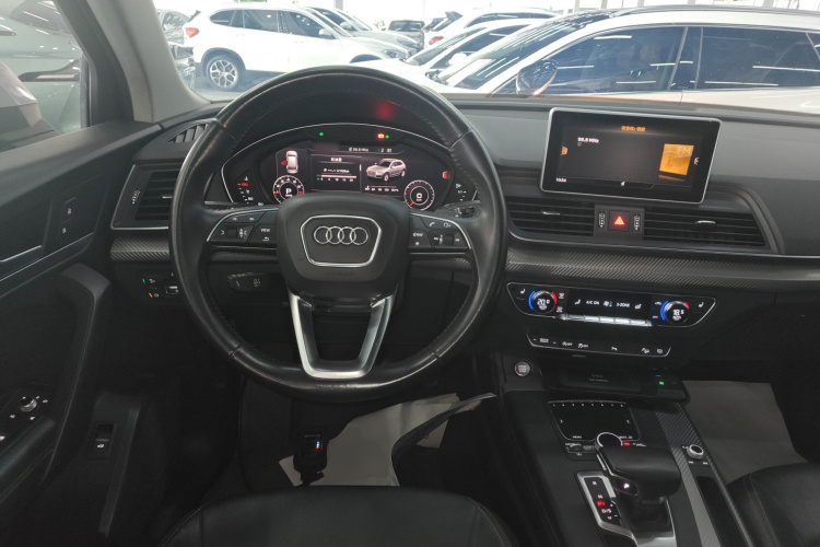 奥迪Q5L 2018款 45 TFSI 尊享时尚型 国V中控内饰13
