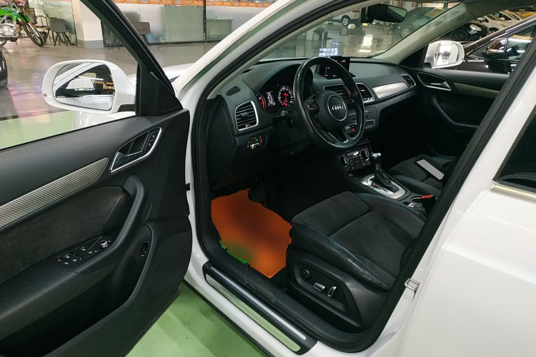 奥迪Q3 2017款 40 TFSI quattro 全时四驱运动型中控内饰20
