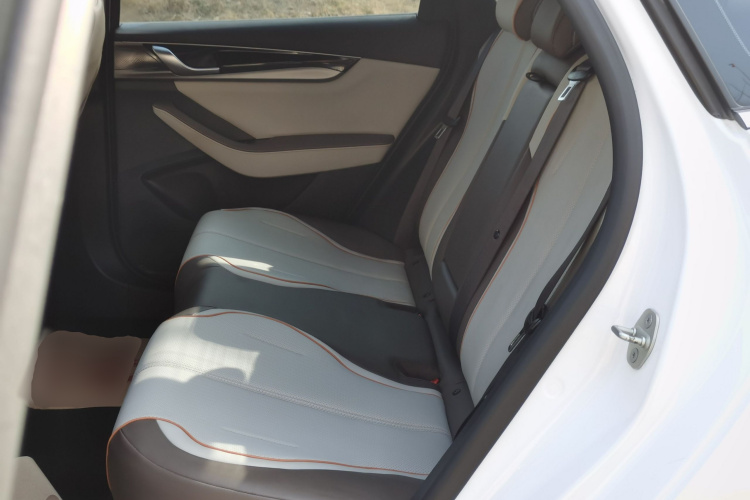 比亚迪 秦PLUS 2023款 冠军版 DM-i 55KM超越型中控内饰21