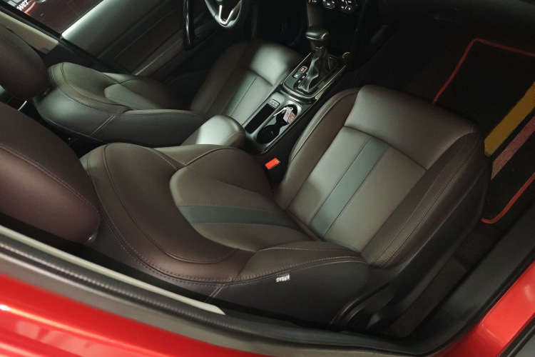 广汽传祺 传祺GS4 2018款 235T 自动两驱豪华智联版局部细节41