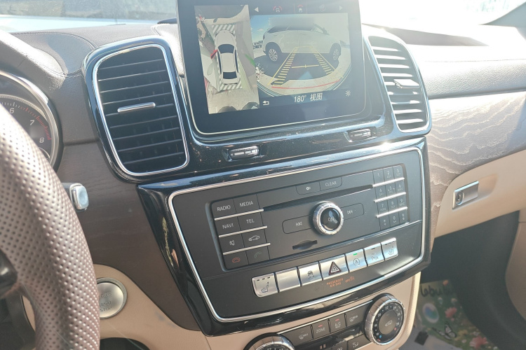 奔驰GLE 2016款 GLE 320 4MATIC 豪华型局部细节16