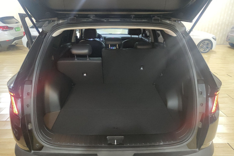 现代 2023款 途胜L 1.5T 自动两驱DLX豪华版机舱底盘23