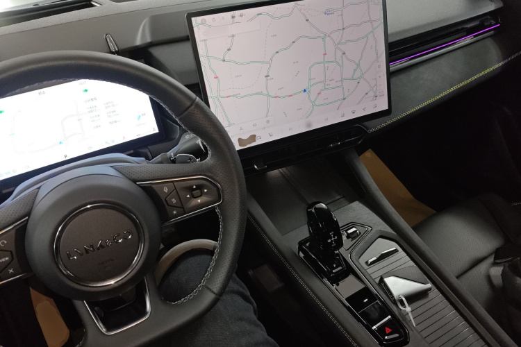 领克03 2025款 2.0TD DCT冠军版Pro中控内饰7002