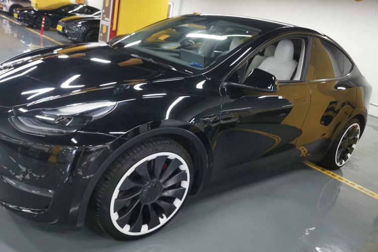 特斯拉 Model Y 2023款 高性能全轮驱动版车身外观4