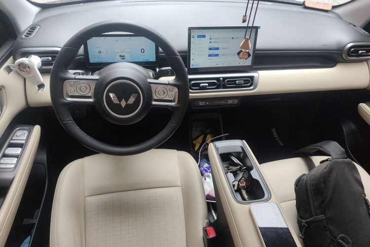 五菱汽车 五菱缤果PLUS 2024款 330km 五座版中控内饰7002