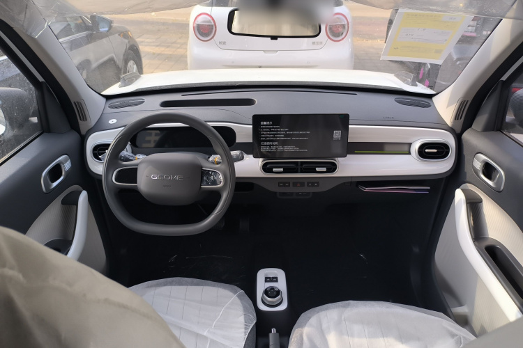 吉利银河 2025款 210km 熊猫卡丁中控内饰12