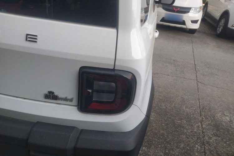 吉利银河 2024款 200km 熊猫骑士车身外观9