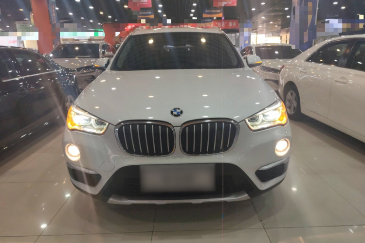 宝马X1 2018款 xDrive20Li 尊享型车身外观2