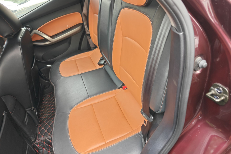 海马S5 2016款 1.6L 手动智能豪华型科技版中控内饰7004