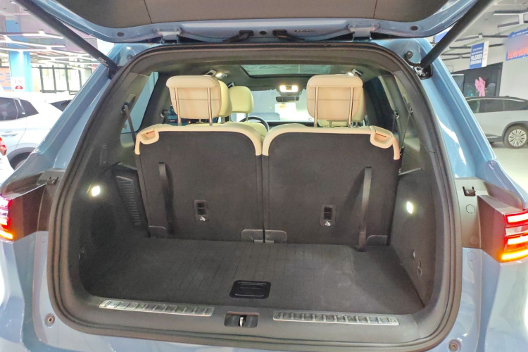 理想汽车 理想ONE 2021款 增程6座版机舱底盘23