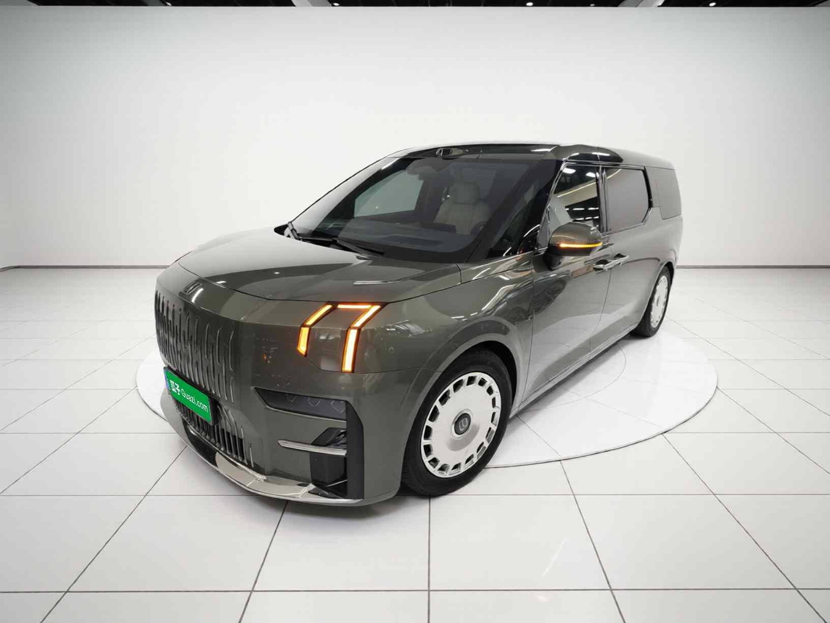 极氪009 2024款 七座过道版四驱 108kWh(2)