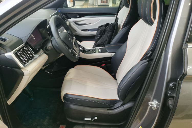 比亚迪 宋PLUS新能源 2021款 DM-i 51KM 尊荣型中控内饰19