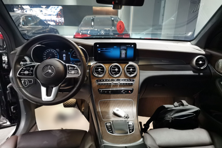 奔驰GLC 2022款 GLC 300 L 4MATIC 动感型中控内饰7002