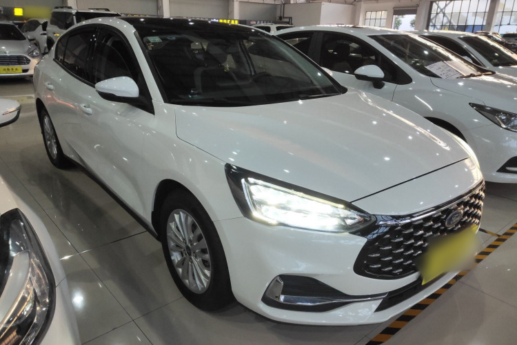 福特 福克斯 2021款 三厢 1.5L 自动锋跃型车身外观3