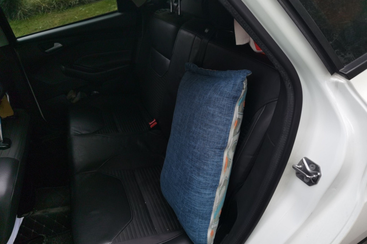 福特 福克斯 2015款 两厢 EcoBoost 125 自动超能风尚型中控内饰7004