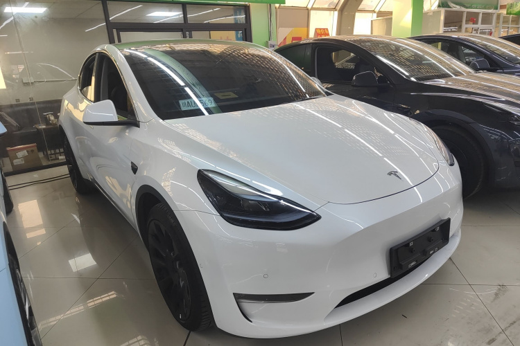 特斯拉 Model Y 2022款 改款 长续航全轮驱动版车身外观3