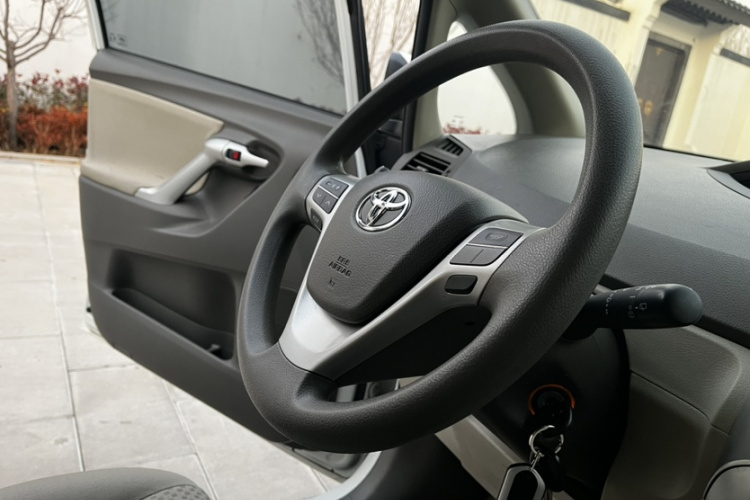 丰田 逸致 2015款 180E CVT跨界版中控内饰7007