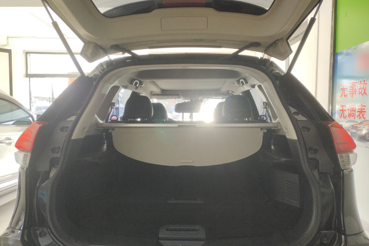 日产 奇骏 2019款 2.0L CVT智联舒适版 2WD机舱底盘23