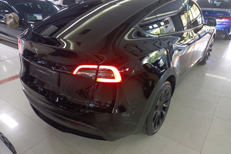 特斯拉 Model Y 2021款 长续航全轮驱动版车身外观7