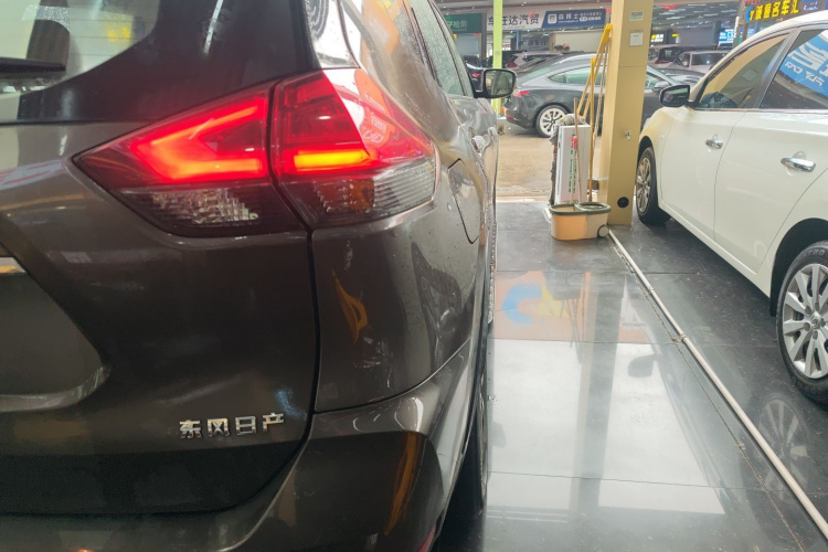 日产 奇骏 2021款 2.5L CVT 4WD XL ITS豪华纪念版车身外观9