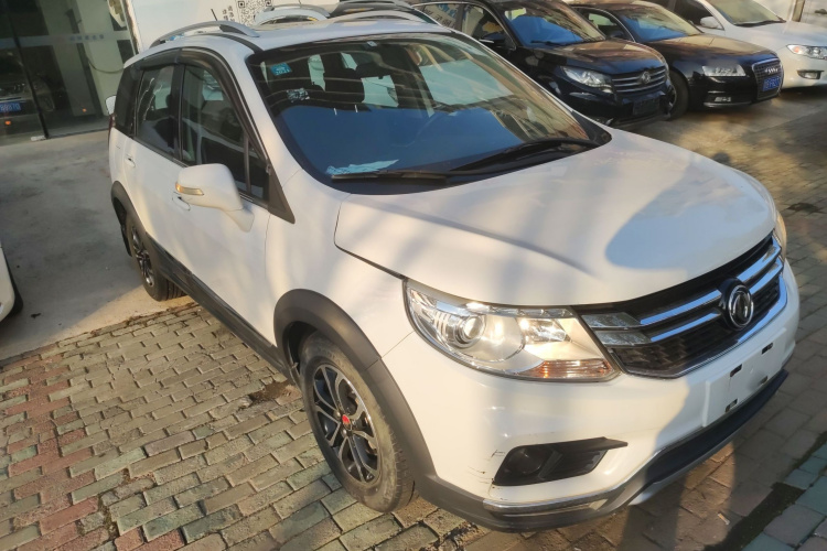 东风风行 景逸X3 2017款 1.6L CVT豪华型车身外观6002