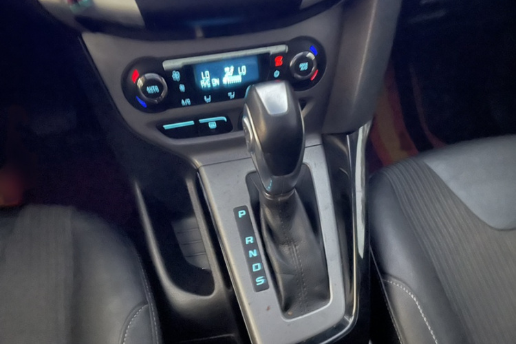 福特 福克斯 2012款 两厢 1.6L 自动风尚型局部细节18