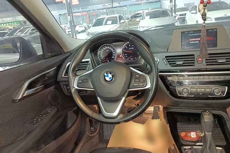 宝马1系 2018款 改款 118i 运动型中控内饰13