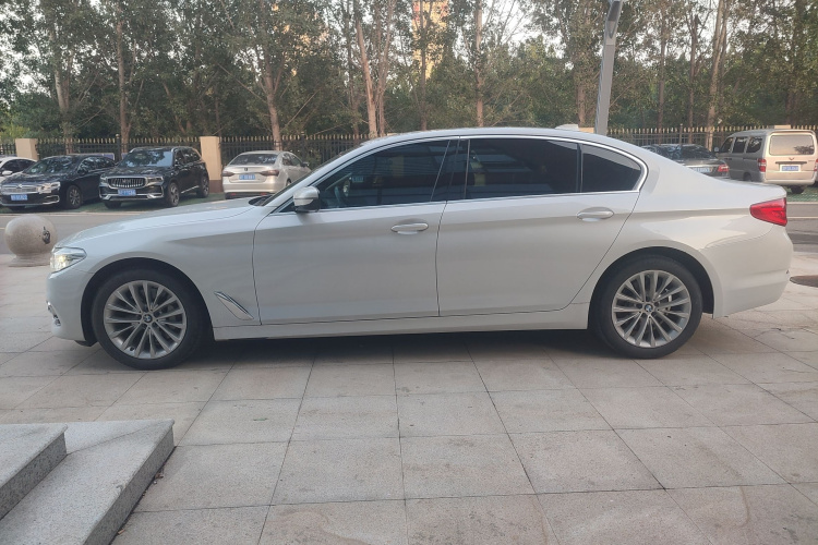 宝马5系 2020款 530Li 领先型 豪华套装车身外观4