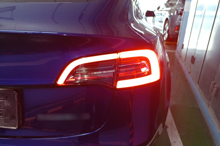 特斯拉 Model 3 2020款 改款 长续航后轮驱动版车身外观9